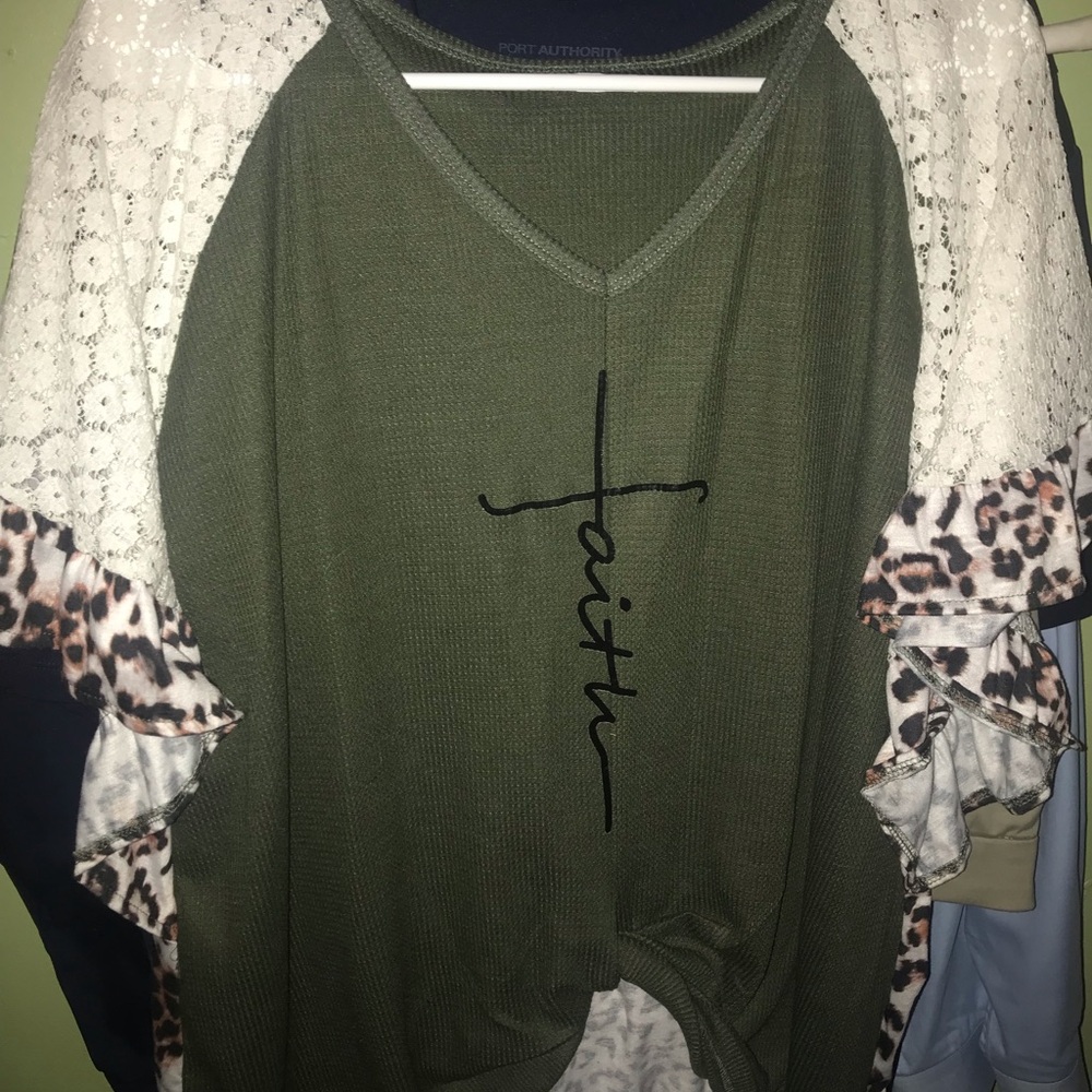 Green Graphic 3/4 Sleeve Ruffled Tee